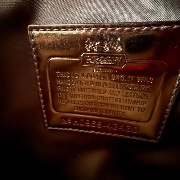 Coach crossbody bag in very good condition. - Picture 4 of 7